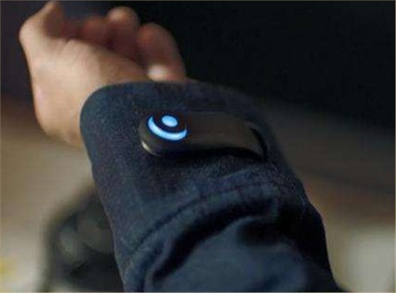 植入音叉型晶振載體的夾克提醒你記得拿手機 植入音叉型晶振載體的夾克提醒你記得拿手機