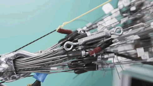 機械手通過晶振的引導變得更加貼近真實人手